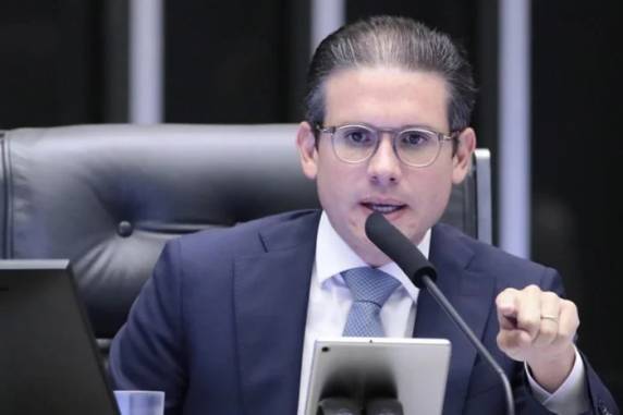 Presidente da Casa afirma que respeitará decisão do Supremo Tribunal Federal que também confirmou a condenação da parlamentar a 10 anos de prisão