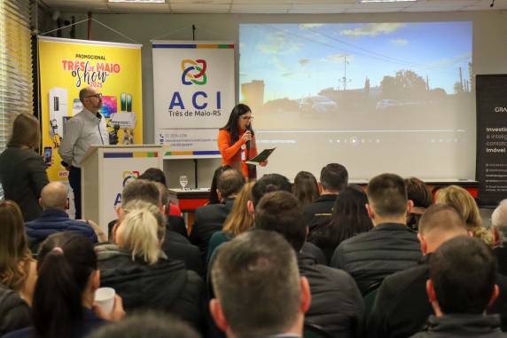 Café com Empresários reúne participantes no Centro Empresarial com palestra sobre AIRBNB - foto 5