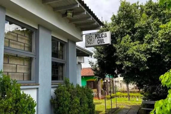 O homem, de 28 anos, foi encontrado sem vida, com ferimentos provocados por arma branca na região do tórax. Ela foi liberada enquanto as investigações prosseguem