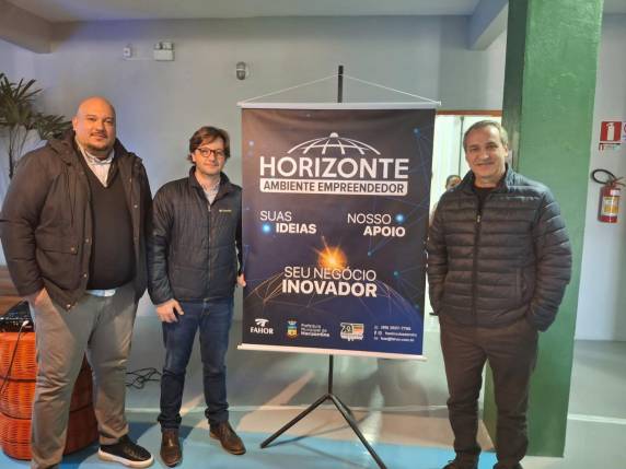 Além de Álvaro e Diogo, ex vereadores, o atual presidente Lucas Stoll e o vice-presidente Cleiton Niesciur prestigiaram a solenidade.