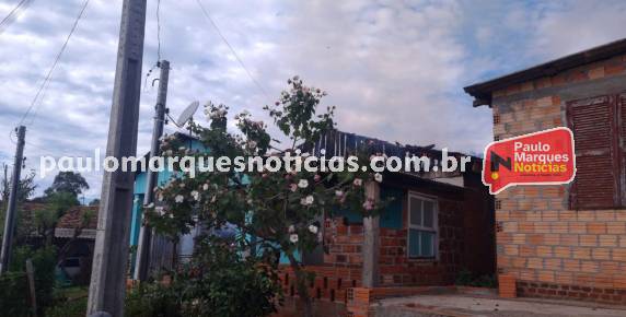 Homem morre em incêndio em residência no bairro Santa Maria, em Três de Maio - foto 4