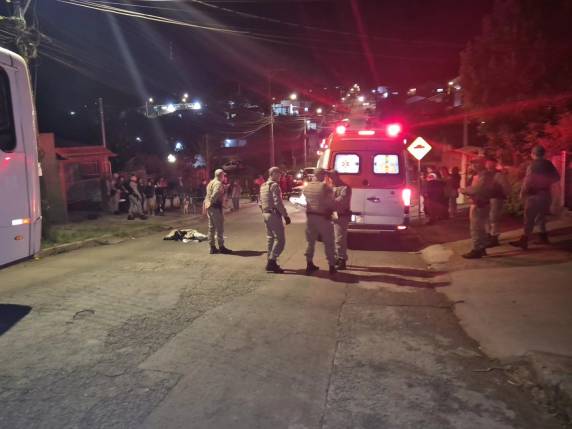 A ocorrência foi registrada na Rua Niterói no final da tarde desta sexta-feira