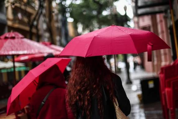 Instabilidade atinge todo o Estado no sábado. Tempo firme e temperaturas baixas predominam no domingo