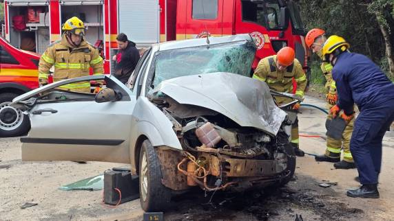 Grave colisão frontal deixa um morto na RSC-153, próximo ao Santuário de Nossa Senhora Aparecida, em Passo Fundo - foto 2