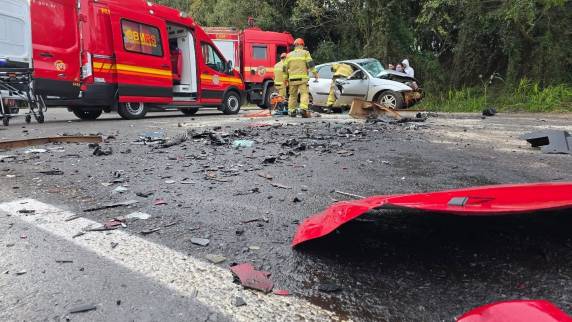 Grave colisão frontal deixa um morto na RSC-153, próximo ao Santuário de Nossa Senhora Aparecida, em Passo Fundo - foto 3