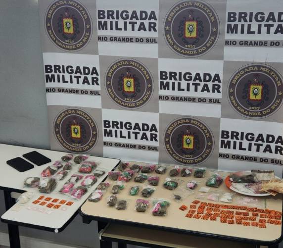 A ação ocorreu após a equipe policial receber informações sobre um indivíduo que estaria armazenando drogas na região central da cidade.