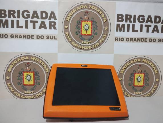 Um homem recebeu voz de prisão e foi encaminhado à Delegacia de Polícia Civil para os procedimentos legais cabíveis.