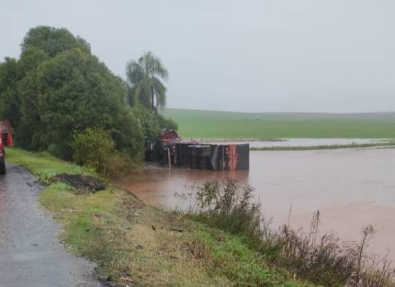 Acidente na BR-158 em Cruz Alta resulta em três mortes - foto 5