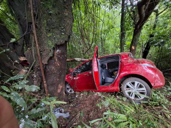 Saída de pista é registrada na RS-342 entre Catuípe e Independência - foto 2