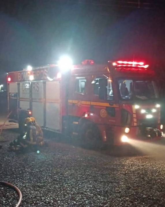 Incêndio destrói residência no interior de Casca - foto 3