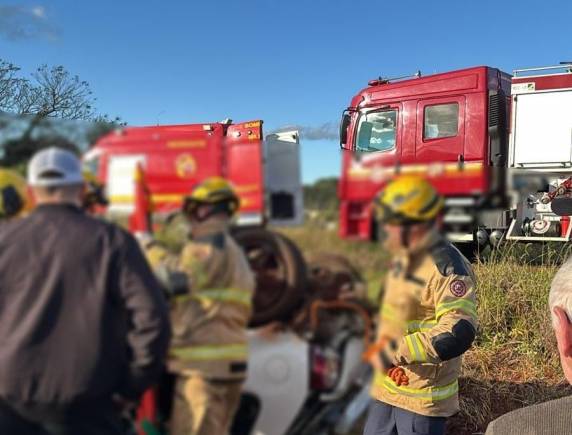 Motorista fica ferido após capotamento na ERS-305, em Tuparendi - foto 2
