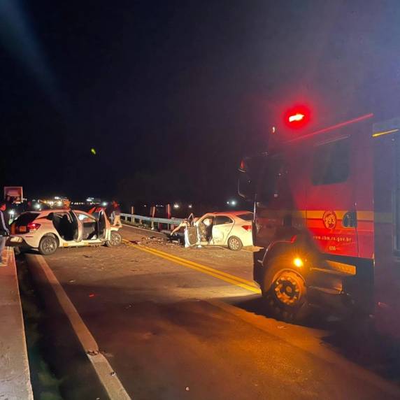 Acidente deixa cinco feridos e bloqueia totalmente a BR-285 entre Carazinho e Passo Fundo - foto 3