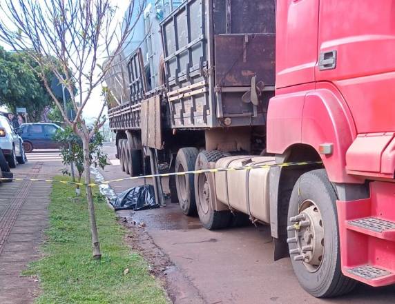 O fato ocorreu na Avenida Getúlio Vargas, nas proximidades de um estabelecimento comercial.