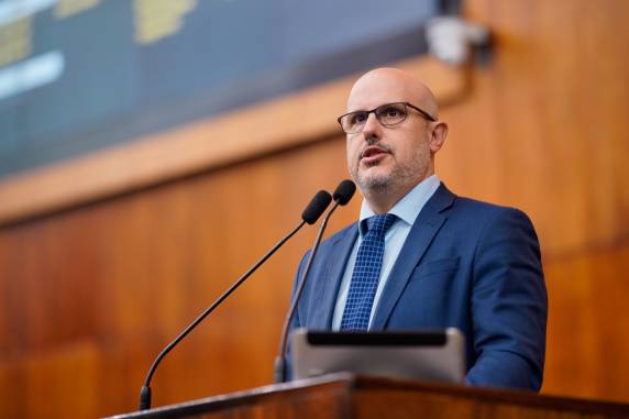 O ato ocorre durante almoço com a bancada do partido na Assembleia Legislativa, com a presença dos comandos estadual e municipal da sigla e de deputados estaduais.
