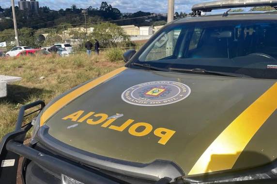 Um dos envolvidos era menor de idade. Trio estava em carro que fugiu de abordagem policial perto do bairro Morada do Sol