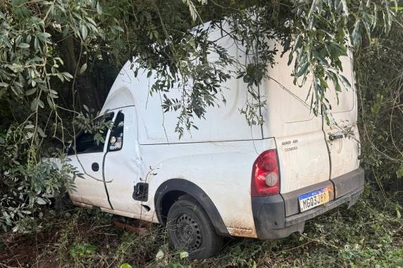 Sete veículos se envolvem em acidentes na RS-135 por causa de gelo na pista - foto 4