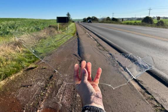 Sete veículos se envolvem em acidentes na RS-135 por causa de gelo na pista - foto 3