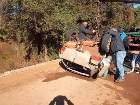 Dois homens morrem em acidente após carro cair de ponte em Espumoso - foto 2