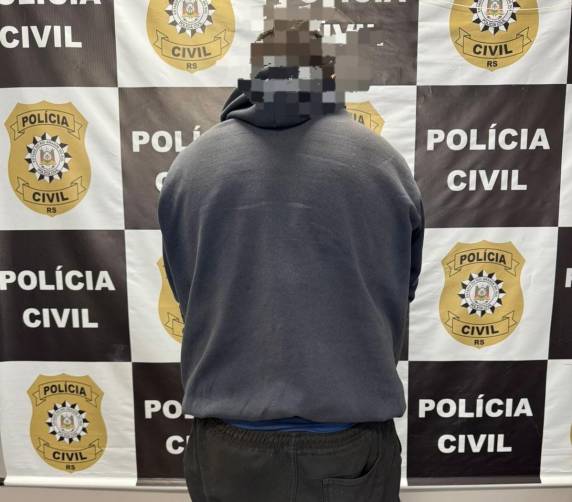 Segundo a Polícia Civil, o indivíduo possui antecedentes criminais por lesão corporal, roubo e fornecimento de substância entorpecente a menor de idade.