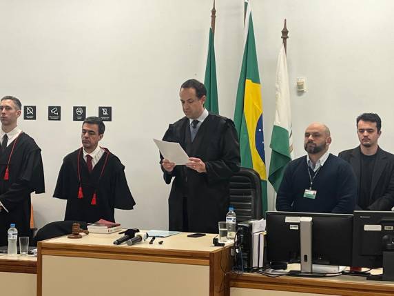 O acusado de executar a vitima, Ismael Bonetto, foi condenado a 22 anos e quatro meses de prisão, e o acusado de ser o mandante do crime, o marido de Sandra e ex-vereador de Boa Vista das Missões, Paulo Ivan Baptista Landfeldt, foi condenado a 34 anos e dois meses de prisão, ambos em regime fechado.