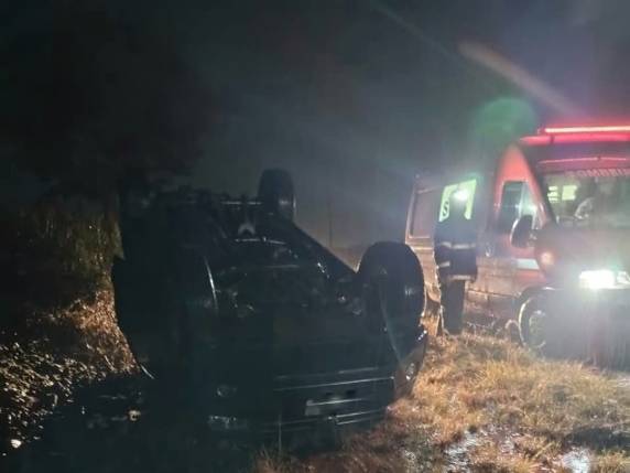 Acidente com capotamento é registrado na ERS-129 em Casca - foto 2