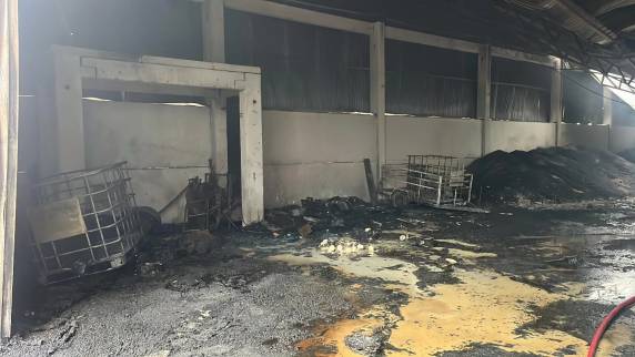 Imagens mostram destruição após incêndio em galpão no interior de Passo Fundo - foto 2