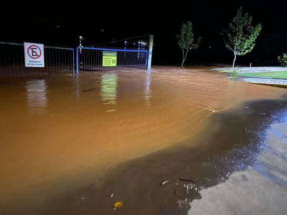 Tráfego é interrompido sobre ponte do Rio Santa Rosa em Porto Mauá devido à elevação das águas - foto 2