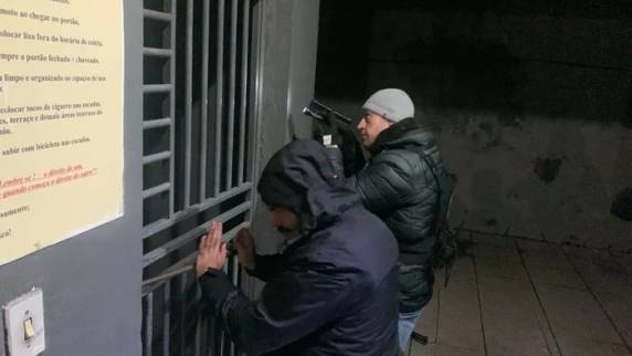 Investigação da Delegacia de Investigações Cibernéticas Especiais do Departamento de Repressão aos Crimes Cibernéticos descobriu que ao menos 15 pessoas sofreram o mesmo tipo de crime pela quadrilha