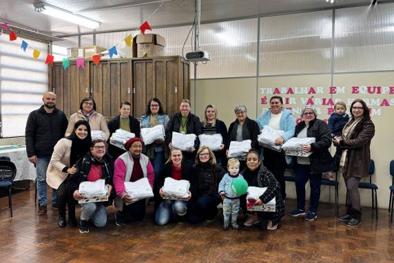 Ação reforça a valorização das servidoras e o compromisso com a segurança e a qualidade na alimentação escolar.