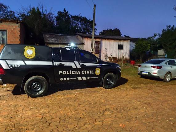 A ação é coordenada pela Delegacia de Repressão às Ações Criminosas Organizadas (DRACO) e ocorre simultaneamente nas cidades de Santo Ângelo, Canoas, Porto Alegre e Alvorada.