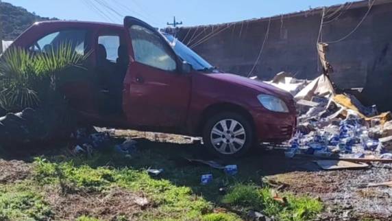 Caminhão tomba na ERS-129 e atinge outros veículos entre Vanini e David Canabarro - foto 2