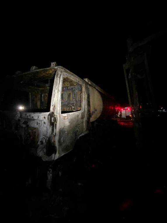 Incêndio destrói ônibus e atinge caminhão tanque em posto de combustíveis em Cândido Godói; assista ao vídeo - foto 4