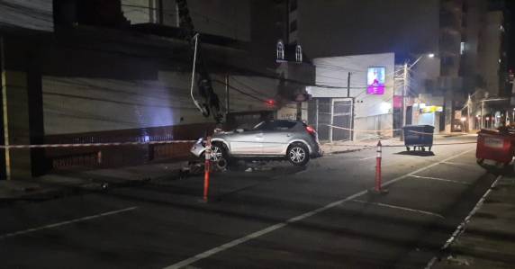 Grave acidente de trânsito registrado no Centro de Passo Fundo - foto 2