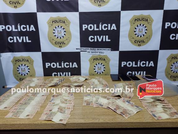 Entre os detidos está uma mulher de 27 anos, identificada pelas iniciais V. S., que possui antecedentes por tráfico de drogas e utilizava tornozeleira eletrônica no momento da prisão.