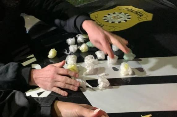 Facção usava advogada para entregar drogas e celulares em prisões; operação prende 12 suspeitos - foto 2