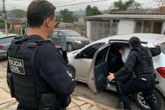 Facção usava advogada para entregar drogas e celulares em prisões; operação prende 12 suspeitos - foto 6