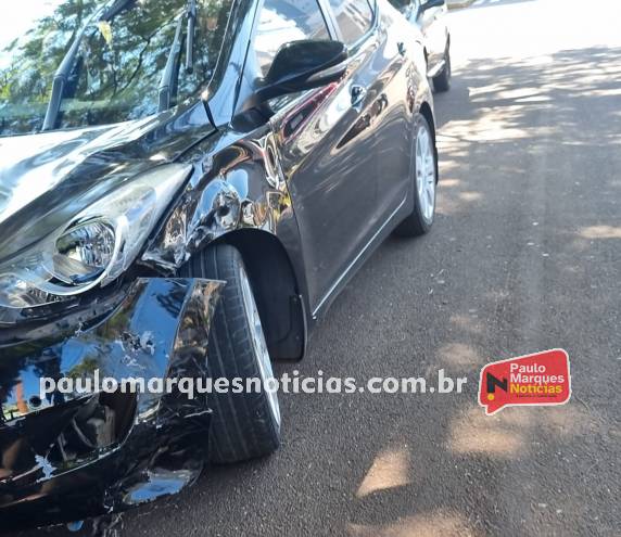 Acidente com danos materiais é registrado no centro de Três de Maio - foto 2