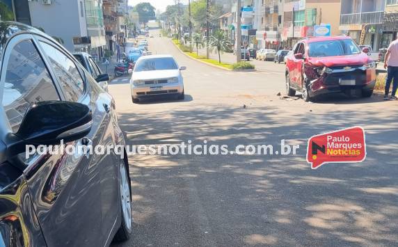 Acidente com danos materiais é registrado no centro de Três de Maio - foto 4