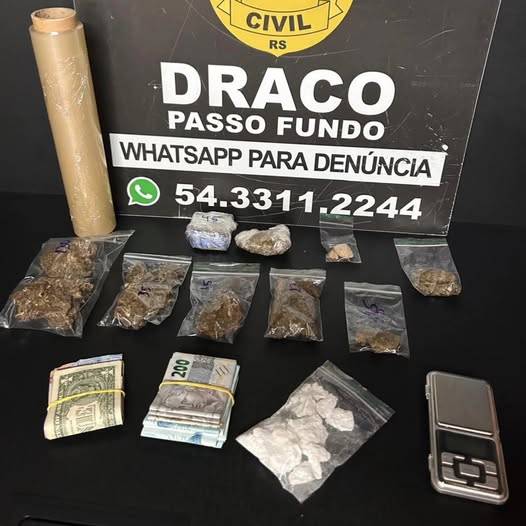 Suspeito estava em prisão domiciliar e foi flagrado com diferentes tipos de entorpecentes
