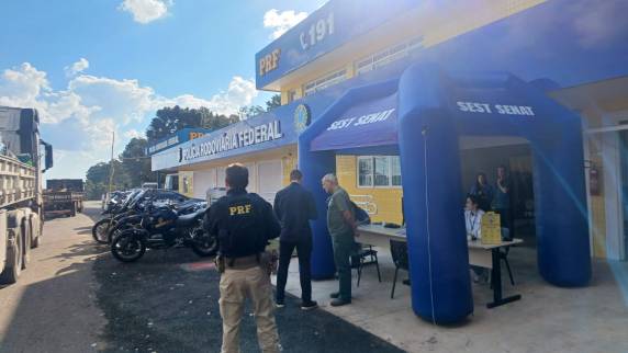 PRF realiza ação de saúde para motoristas profissionais em Passo Fundo - foto 2