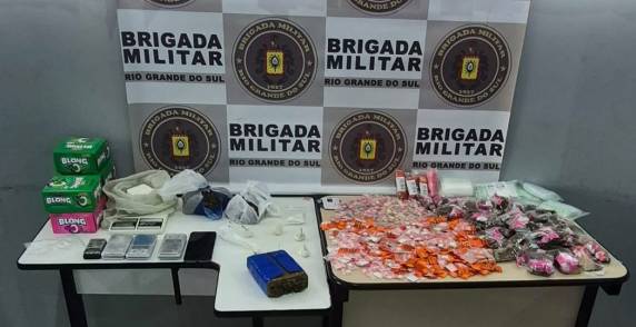 Durante patrulhamento ostensivo, os policiais abordaram um indivíduo em atitude suspeita.