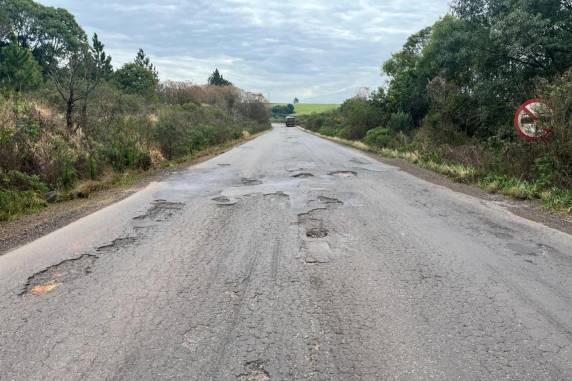 Motoristas reclamam de buracos e falta de sinalização na RS-324, entre Passo Fundo e Pontão - foto 4