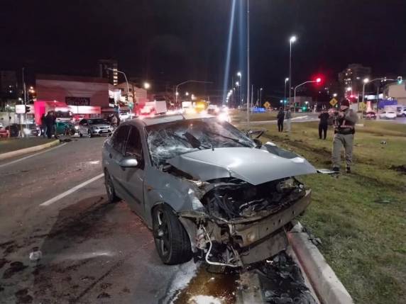 Acidente com múltiplos veículos deixa dois feridos na RSC-453, em Farroupilha - foto 3