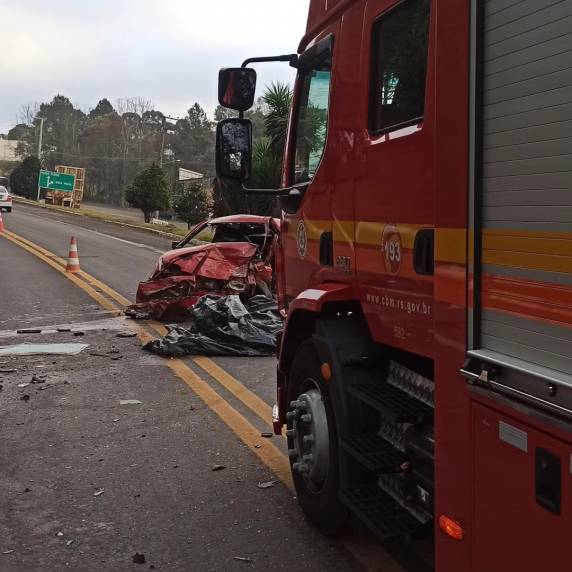 Grave colisão deixa um morto e feridos na BR-470, em Nova Prata - foto 2