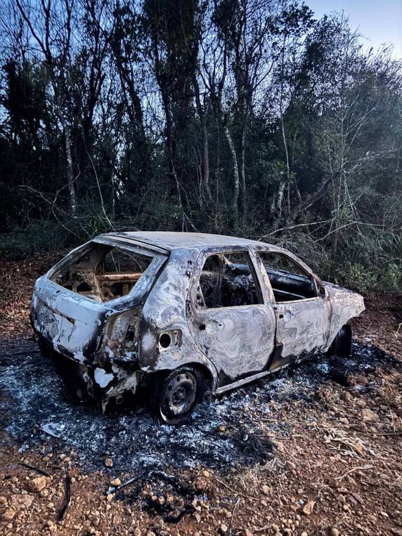 Corpo carbonizado é encontrado em porta-malas de veículo próximo a Ponte do Rio Turvo, em Coronel Bicaco - foto 3