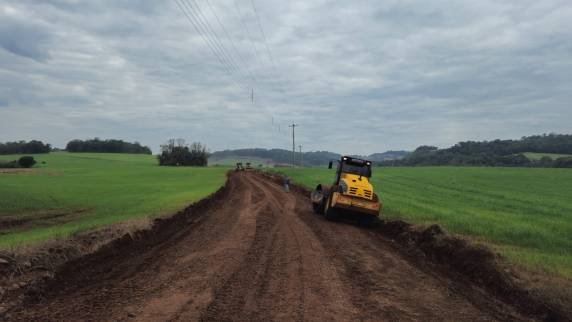 Secretaria de Obras intensifica recuperação de estradas no interior de Boa Vista do Buricá - foto 2