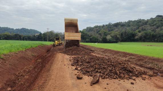 Secretaria de Obras intensifica recuperação de estradas no interior de Boa Vista do Buricá - foto 4