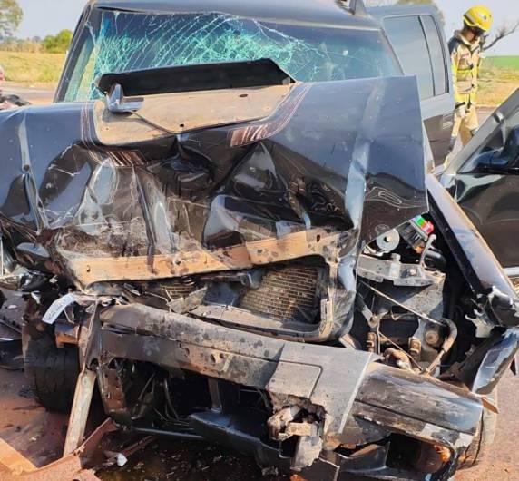 Acidente no trevo de Esquina Boa Vista deixou quatro pessoas feridas - foto 2