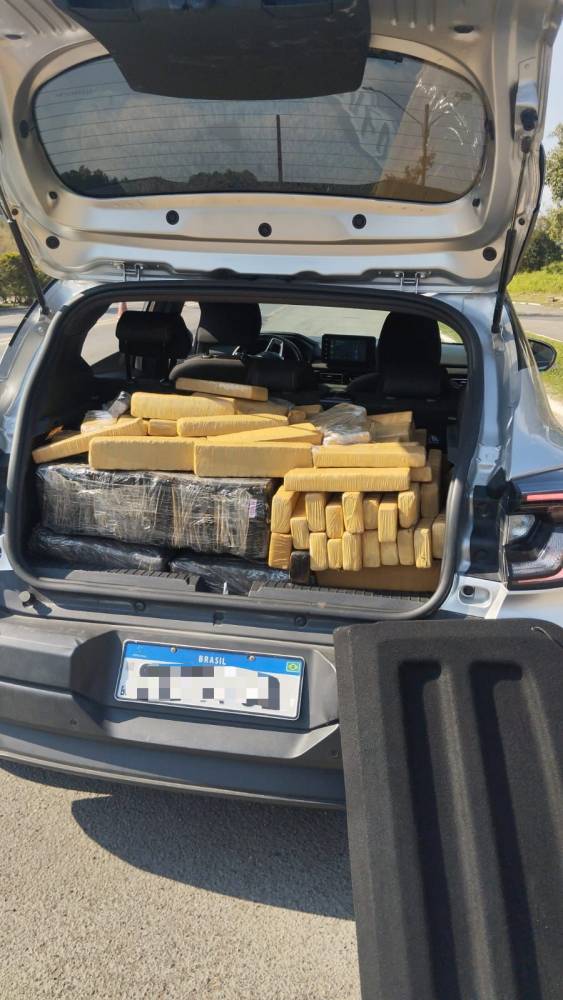 Dupla, natural de Bagé (RS), transportava drogas e produtos contrabandeados de Foz do Iguaçu para Balneário Camboriú.