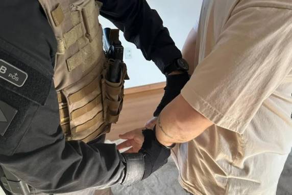 Suspeito também era responsável por uma gráfica clandestina, onde, segundo a polícia, fabricava documentos falsos, além de criar e fraudar documentos digitais